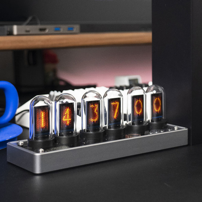 Afbeeldingen van Marvel kleurrijke IPS-scherm Nixie Tube Clock | Bureauklok voor het beste interieur | Uniek cadeau-idee voor uw dierbaren