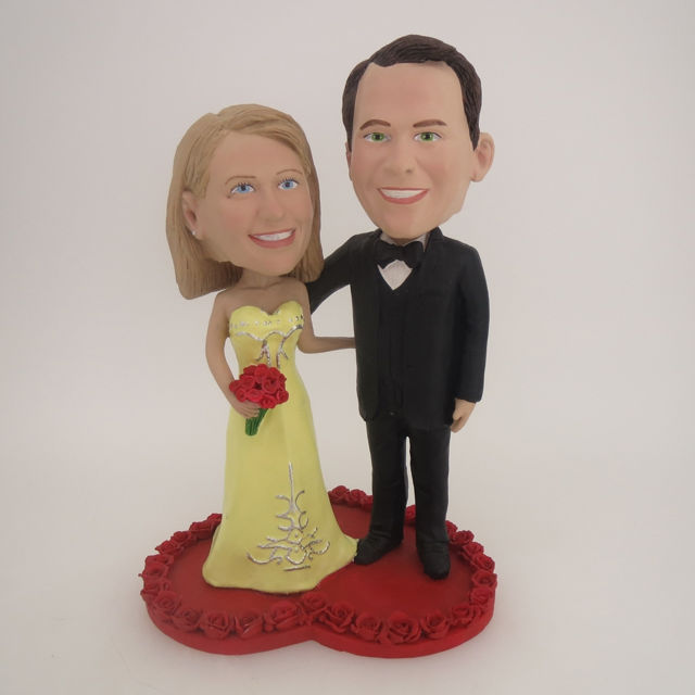 Picture of Custom Bobblehead Doll: Wedding Couple On Heart